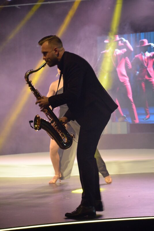 Саксофонист - Oleg4618 Шутченко