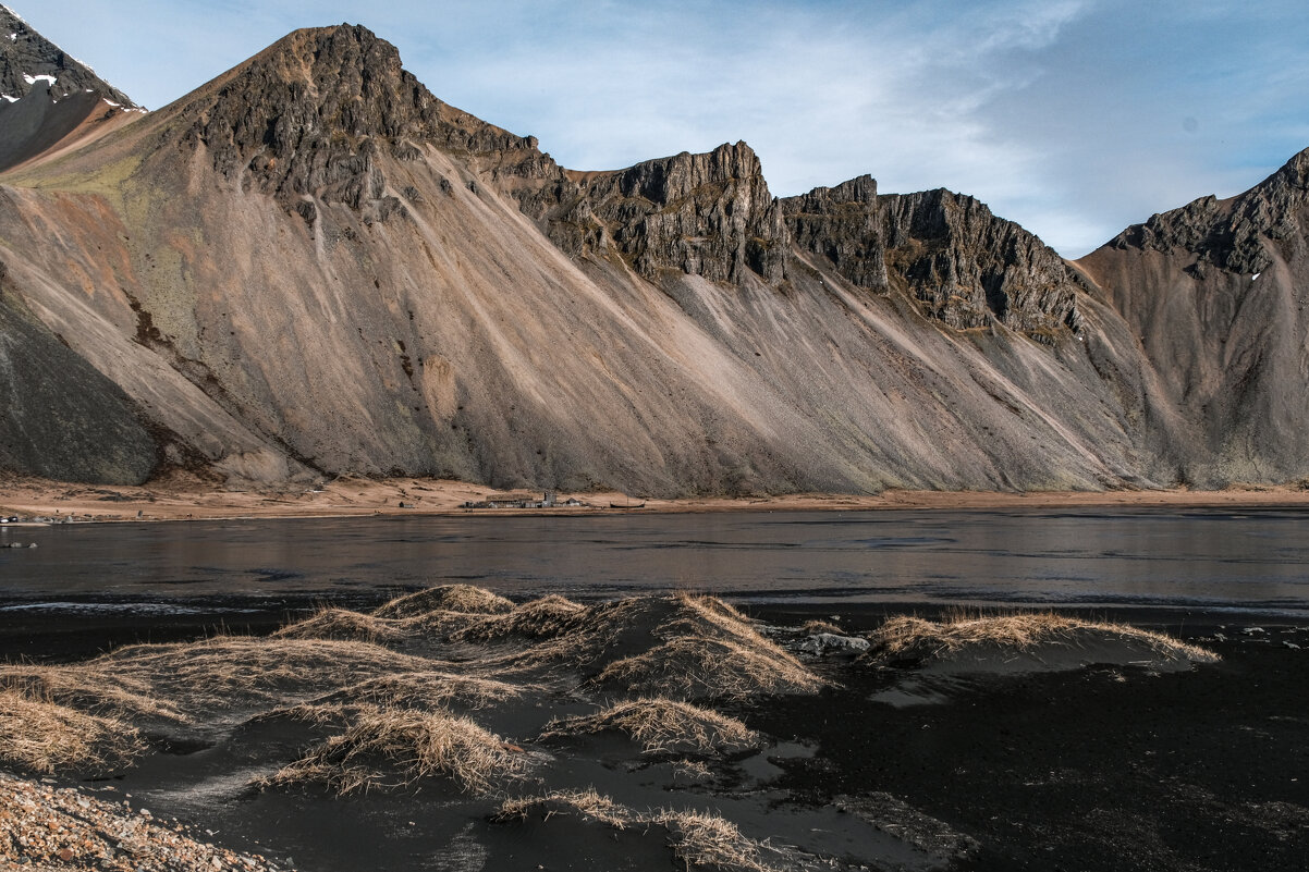 Пляж из черного песка (лава) - Георгий А