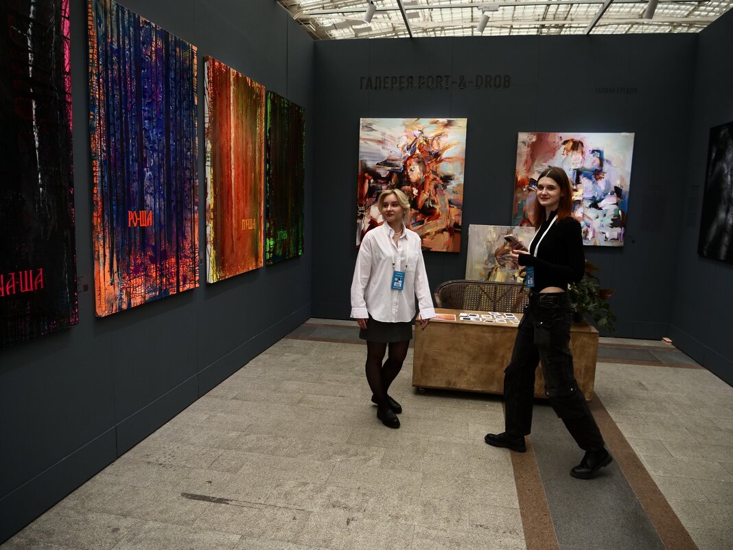 Люди на выставке - Сергей Золотавин Люди на выставке - Сергей Золотавин