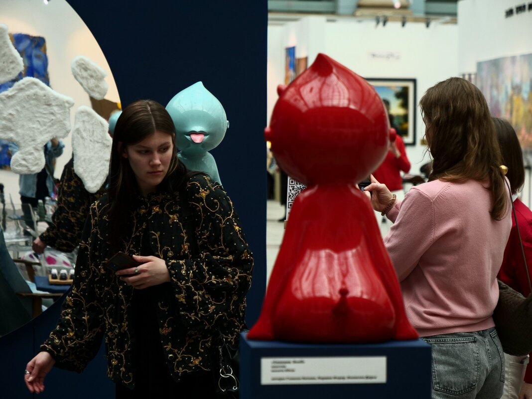 Люди на выставке - Сергей Золотавин Люди на выставке - Сергей Золотавин