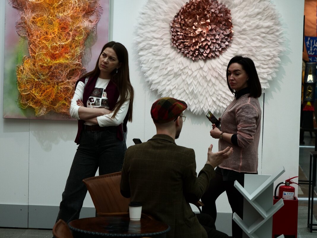 Люди на выставке - Сергей Золотавин Люди на выставке - Сергей Золотавин