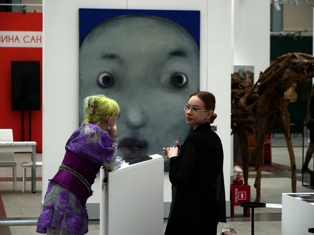 Люди на выставке - Сергей Золотавин Люди на выставке - Сергей Золотавин