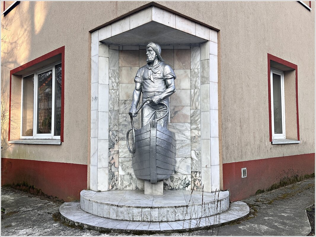 Скульптура "Рыбак Раушена". (Начало 20в). - Валерия Комова Скульптура "Рыбак Раушена". (Начало 20в). - Валерия Комова