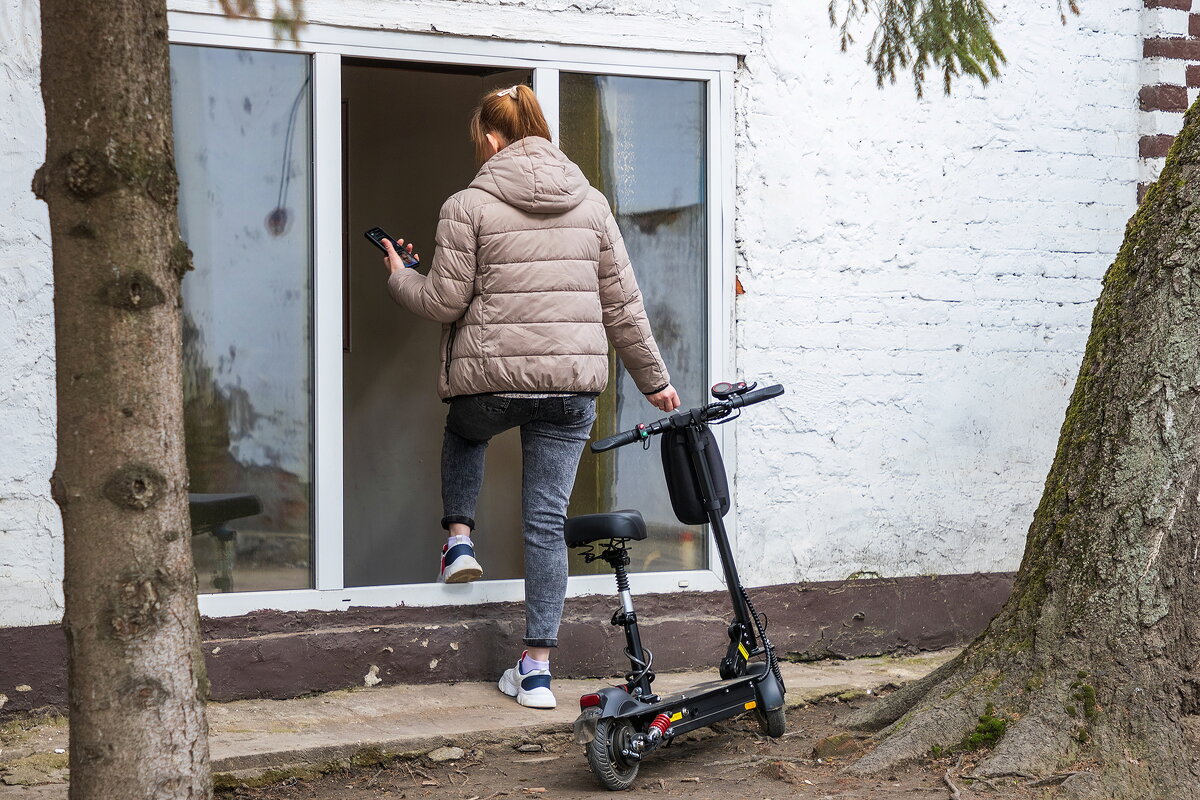 В дверь не пустили так она в окно. - Анатолий. Chesnavik.