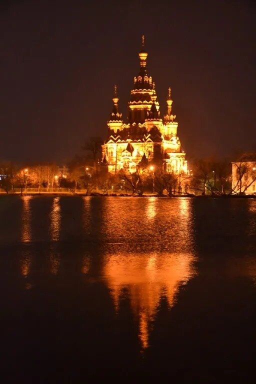 Храм св. Петра и Павла  в Петергофе - Надежда 