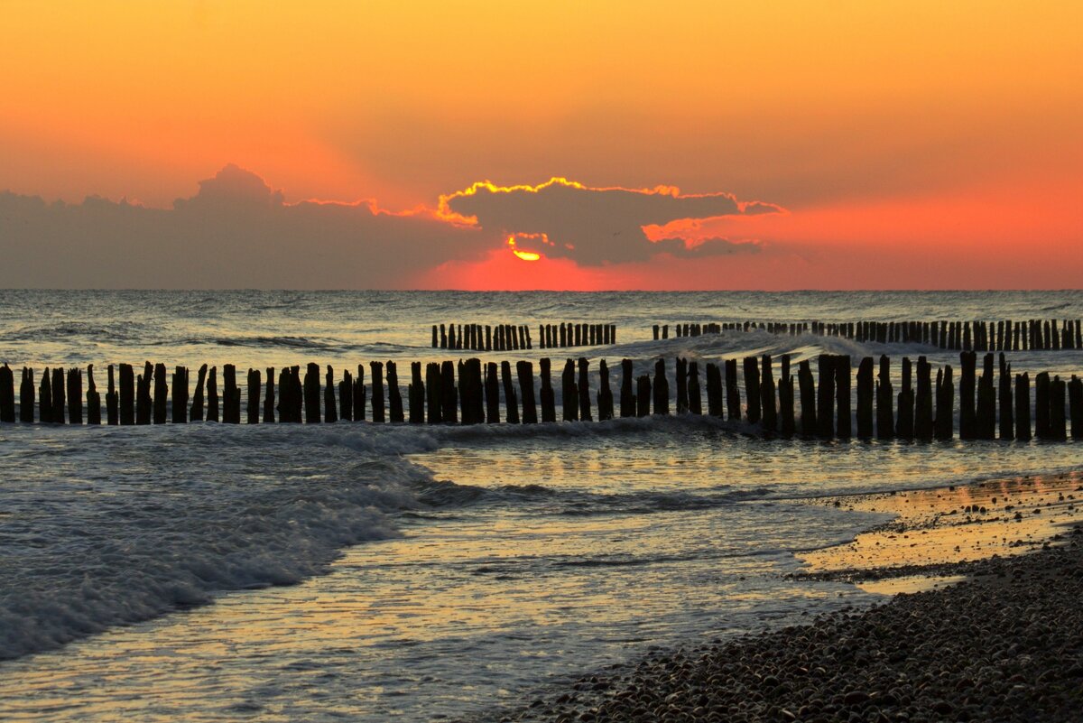 Солнце прячется за тучку - Юрий. Шмаков