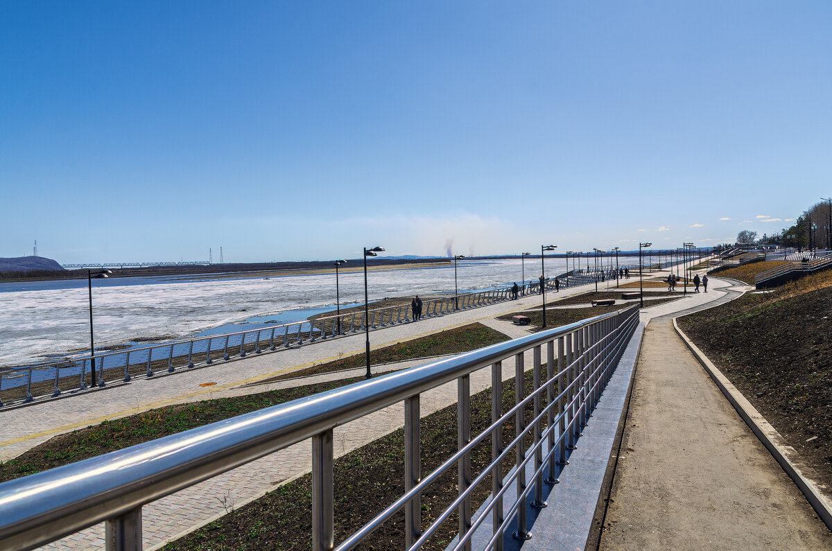 На набережной у Амура. - Виктор Иванович Чернюк На набережной у Амура. - Виктор Иванович Чернюк