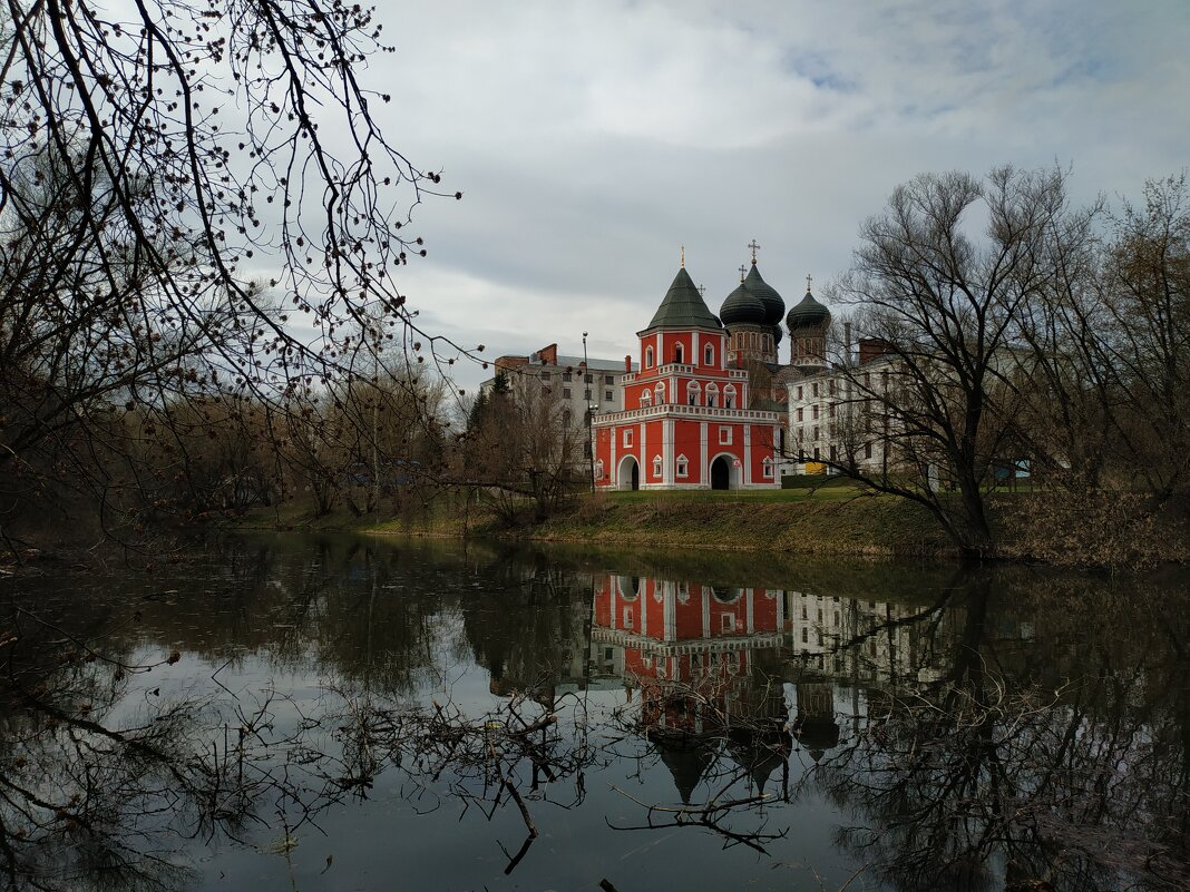 Страстной четверг не был солнечным - Андрей Лукьянов Страстной четверг не был солнечным - Андрей Лукьянов