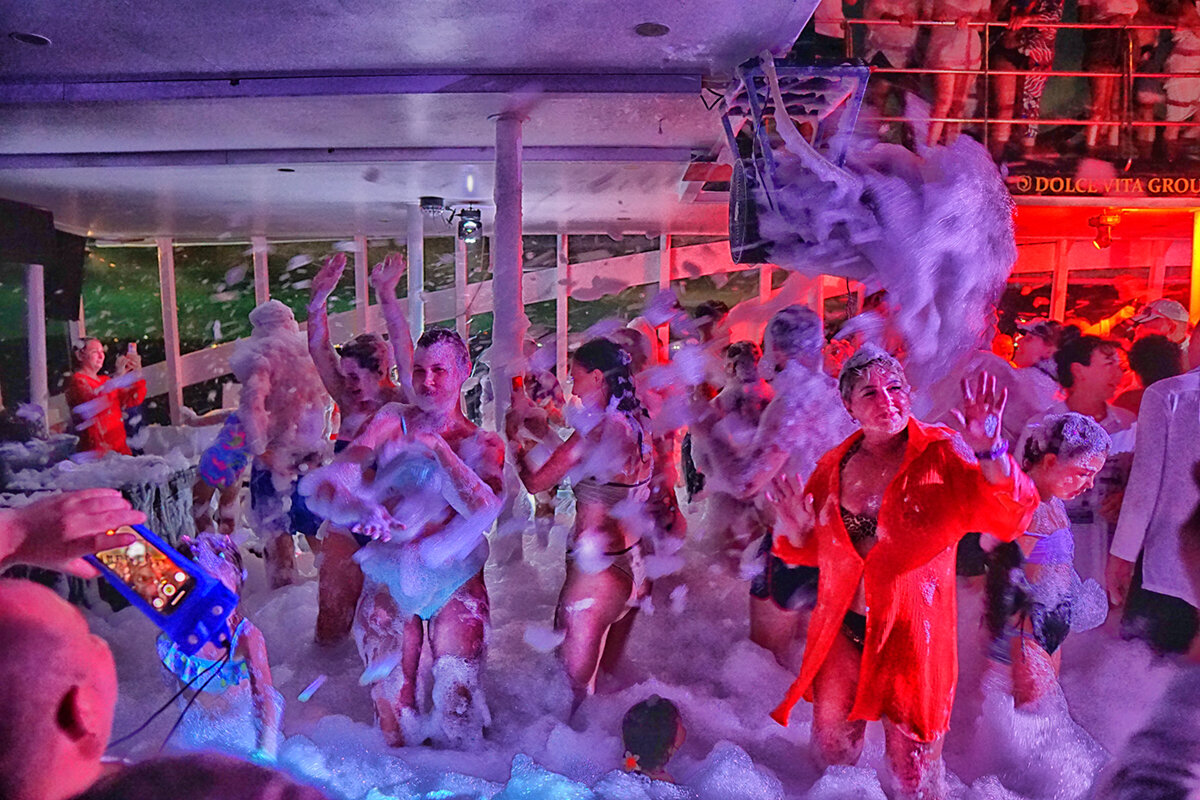 *** - Алексей Карташев