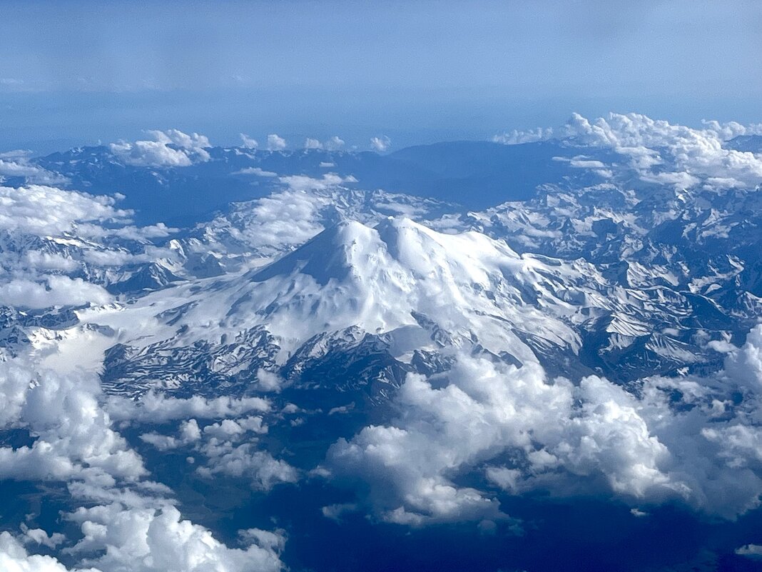 Гора с высоты - Александр Конов