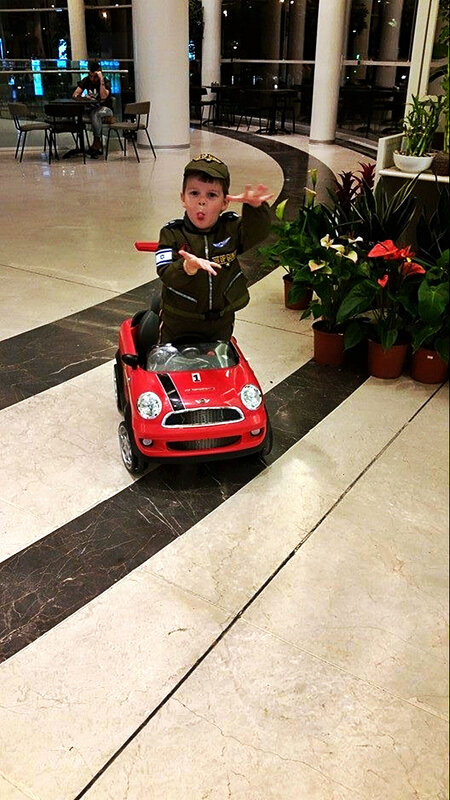 ХОЧУ   И   ПОБОЛЬШЕ - Анатолий Малобродский