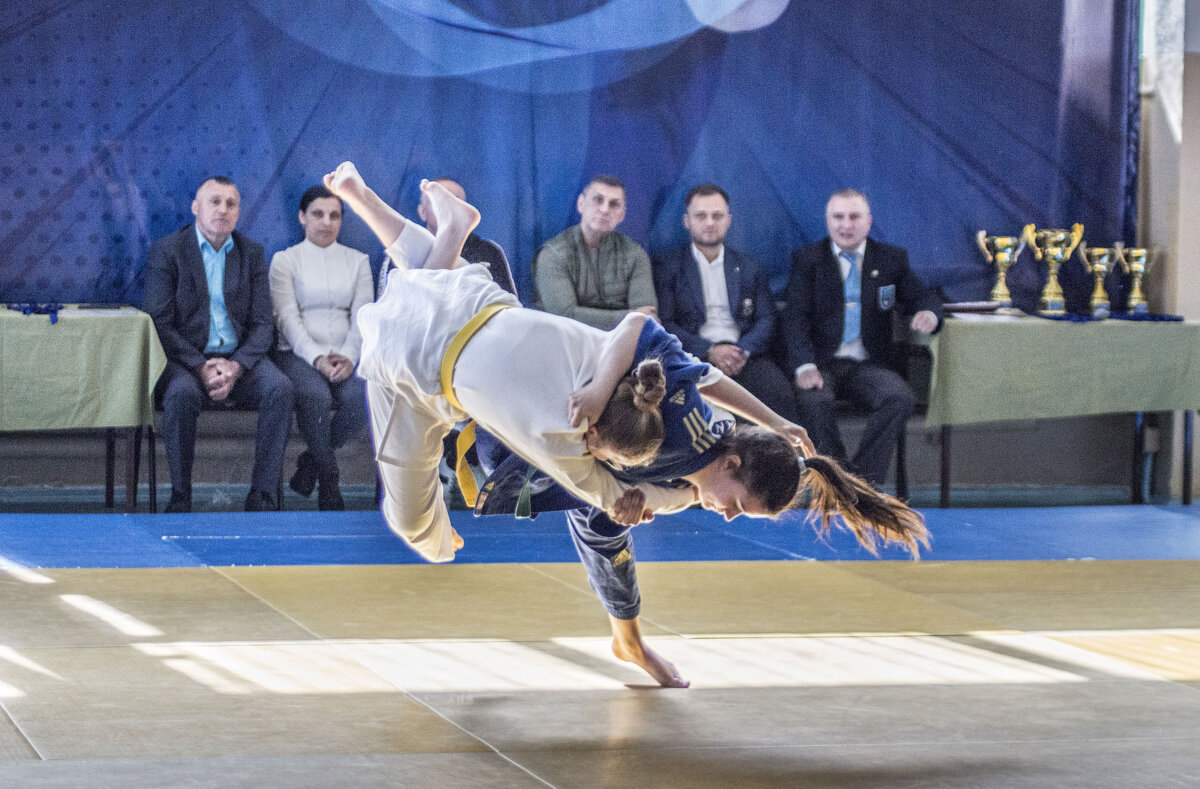 Девчонки & гравитация - Коля Лукашов