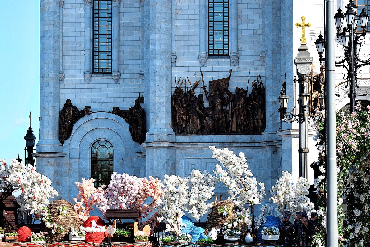 У Храма Христа Спасителя. - Татьяна Помогалова