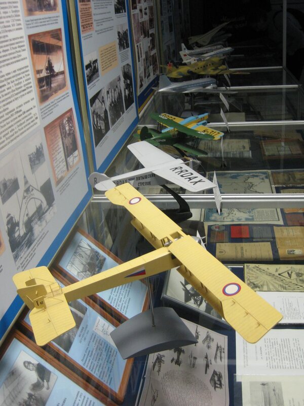 В музее авиации - Дмитрий Никитин В музее авиации - Дмитрий Никитин