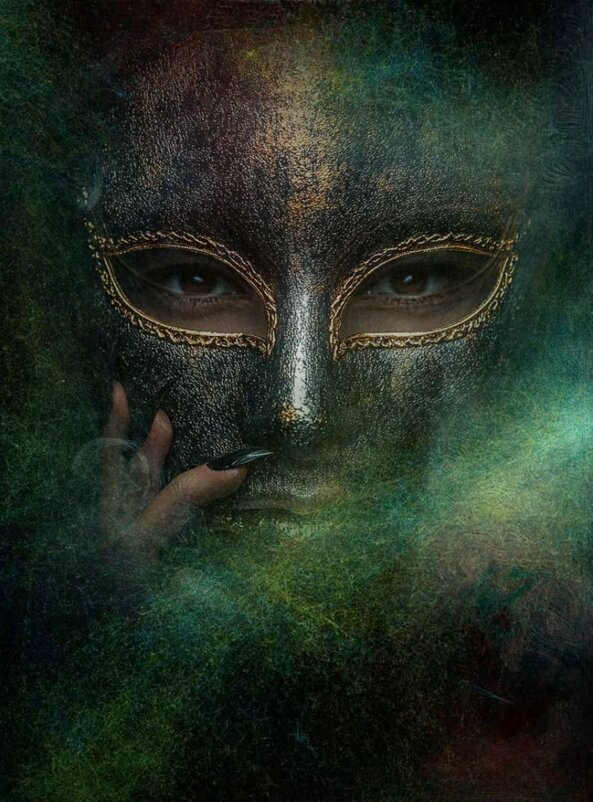 из серии  Маска  я  тебя  знаю - Е.М. ***