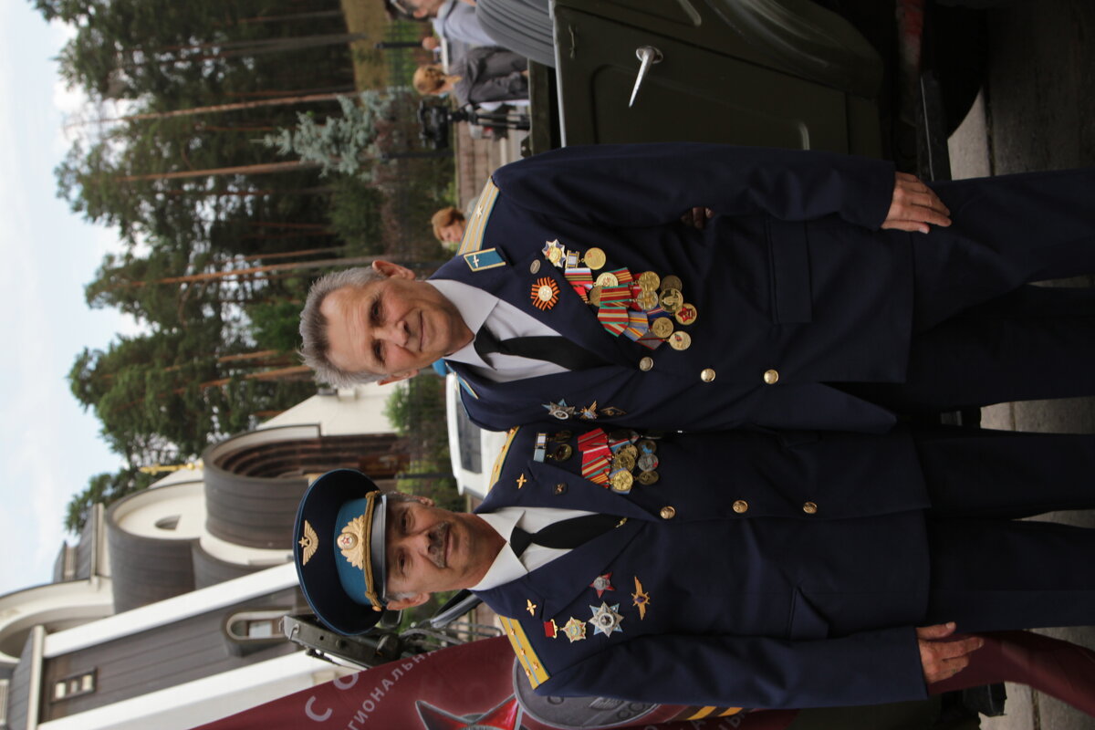 Герои...........летчик и вертолетчик - Cергей Кочнев