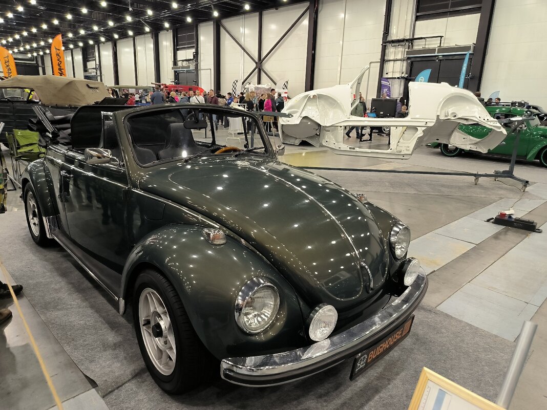 На выставке ретро-автомобилей. - Ольга На выставке ретро-автомобилей. - Ольга