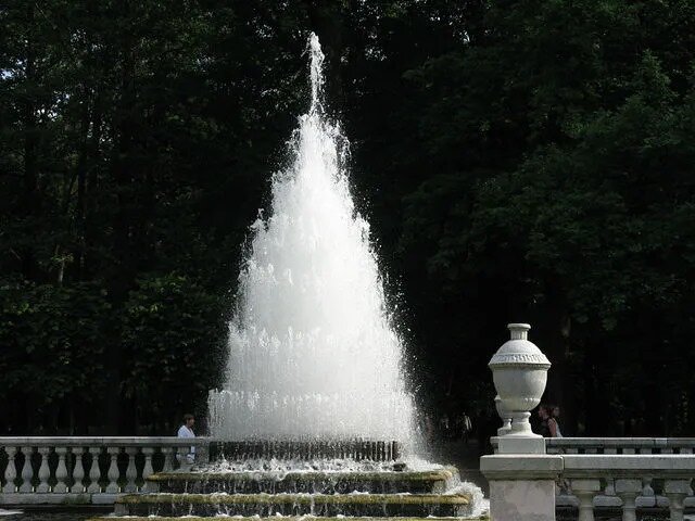 Фонтан "Пирамида" - Надежда Фонтан "Пирамида" - Надежда