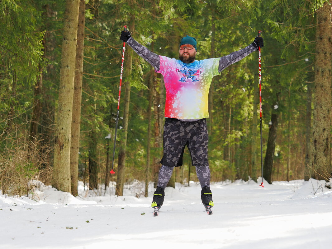 На апрельской лыжной трассе в Подмосковье. - Евгений Седов На апрельской лыжной трассе в Подмосковье. - Евгений Седов