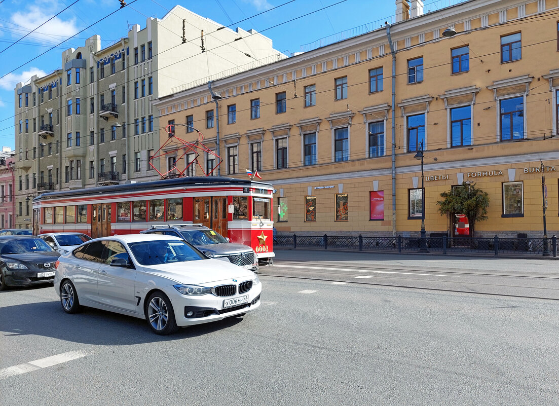 Яркое солнечное холодное утро на Литейном проспекте - Ирина Румянцева
