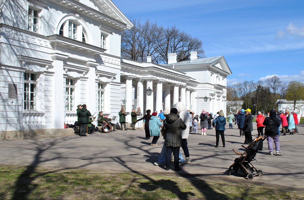 "Ну-ка, детки, шире круг, Выходи смелее, друг!" - AleksSPb Лесниченко "Ну-ка, детки, шире круг, Выходи смелее, друг!" - AleksSPb Лесниченко