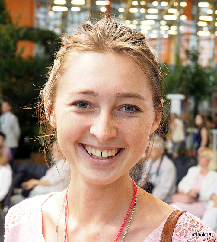 девушка с улыбкой - Олег Лукьянов