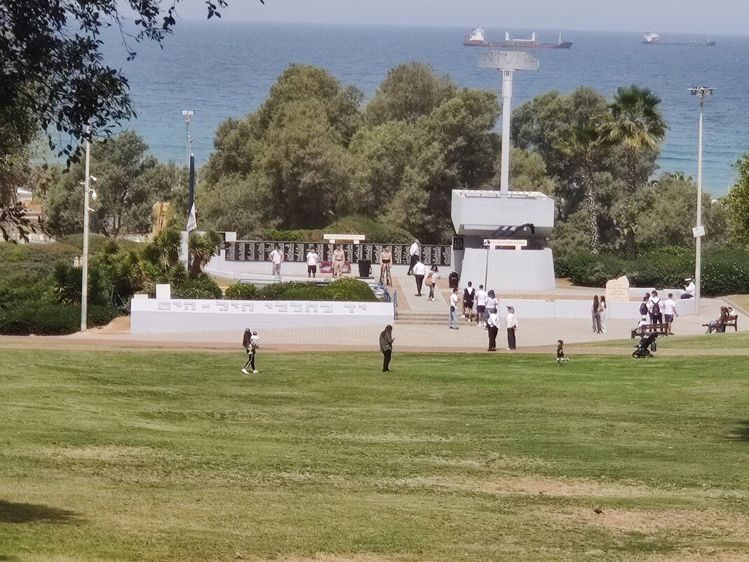 День памяти. Сегодня в нашем парке . - Светлана Хращевская День памяти. Сегодня в нашем парке . - Светлана Хращевская