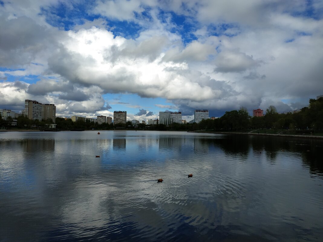 Провожая апрель - Андрей Лукьянов
