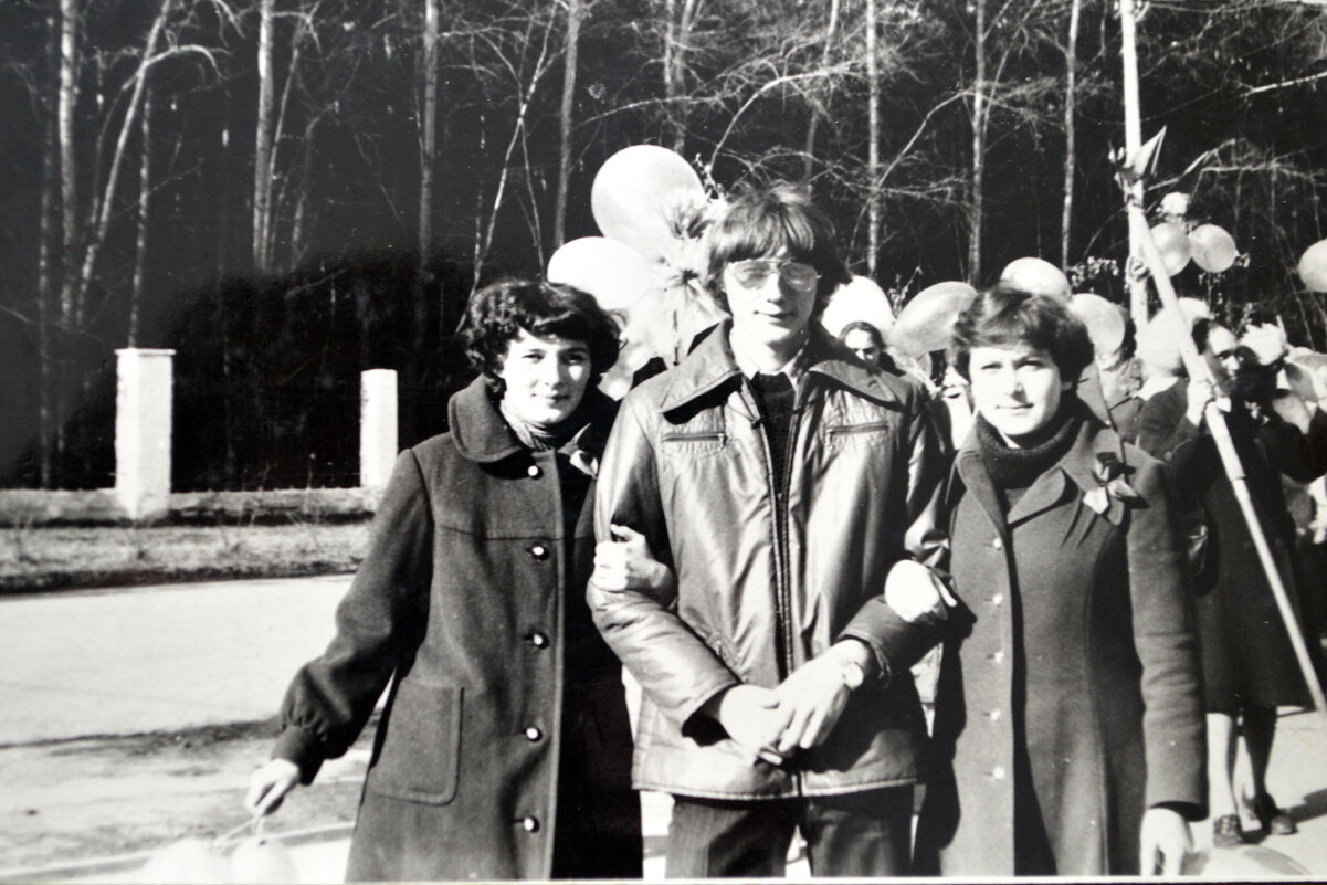 Первомай много лет назад - (из СССР) - Татьяна Лютаева