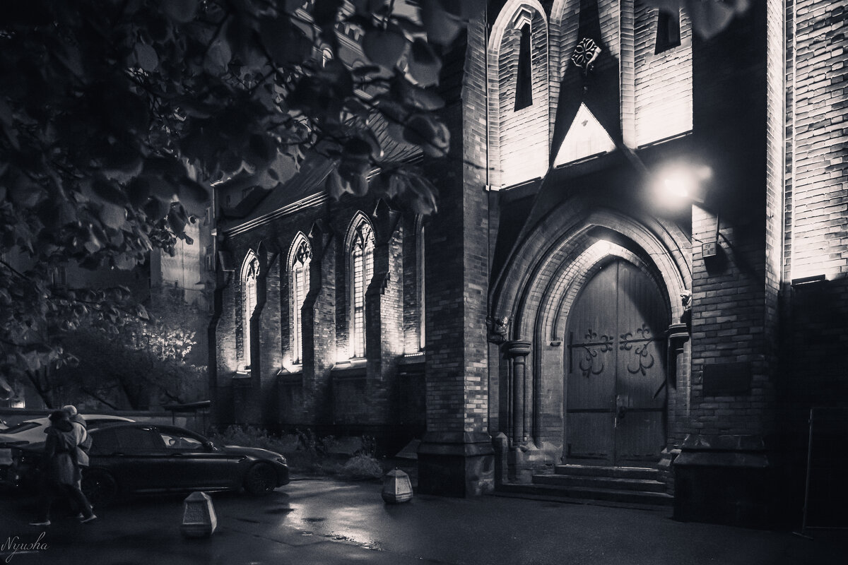 У старой англиканской церкви Св. Андрея - Nyusha . У старой англиканской церкви Св. Андрея - Nyusha .