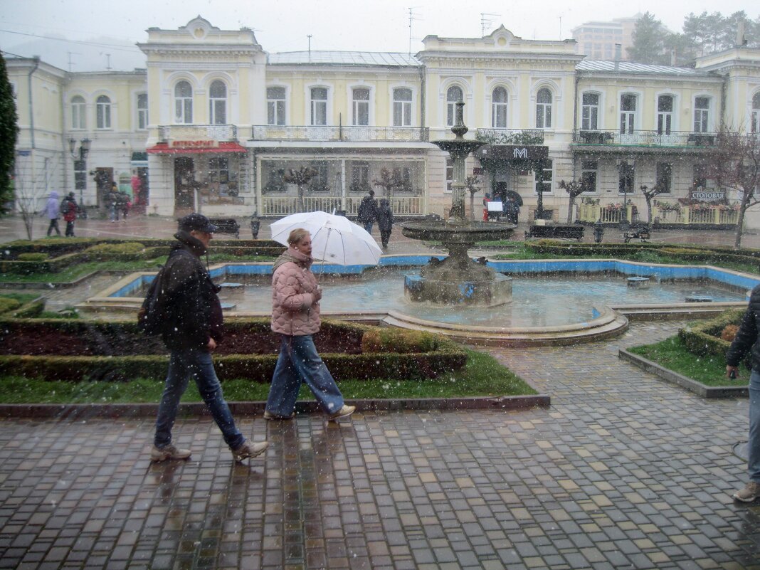 Прогулка под зонтом - Galina Solovova