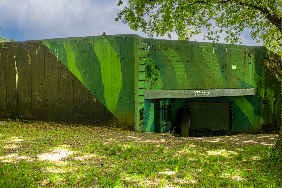 Бункер. - Lucy Schneider 