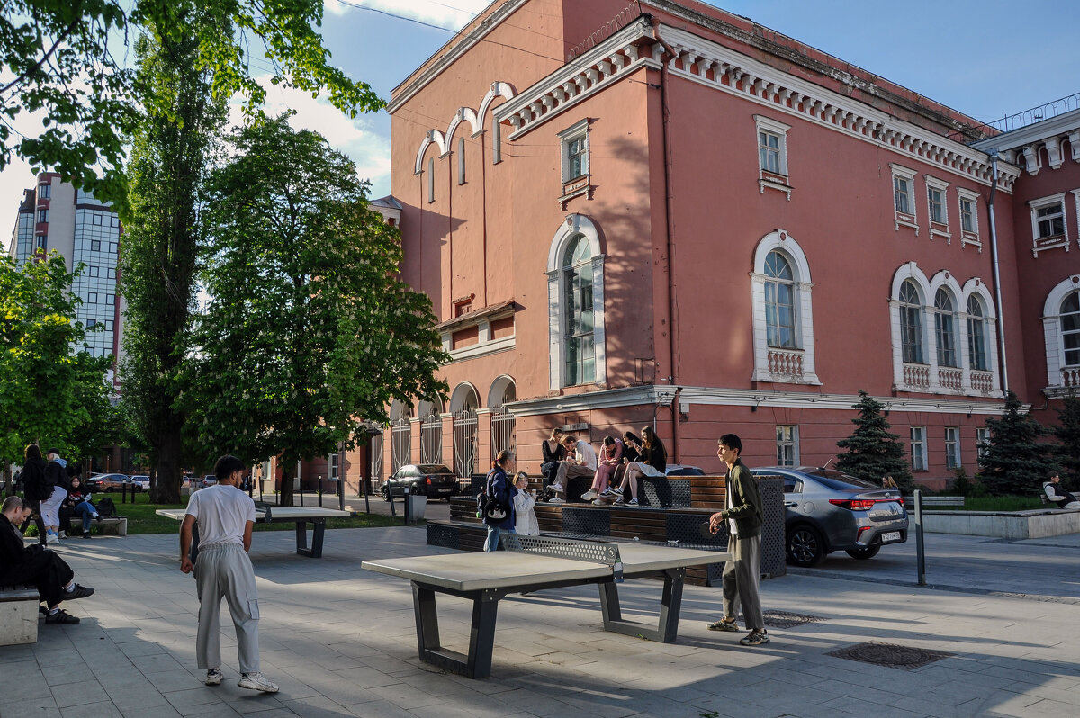 У Дома Офицеров на Проспекте Революции - Татьяна Машошина