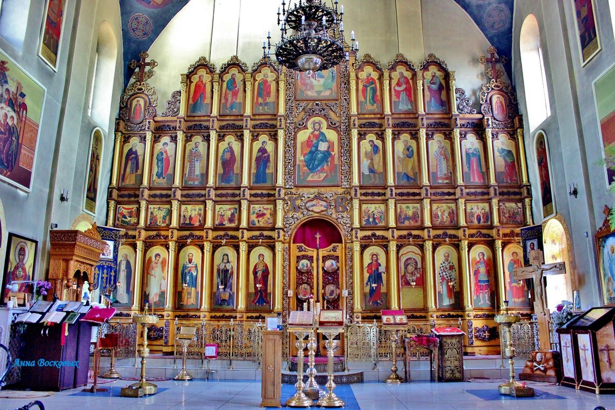 Иконостас в храме Казанской иконы Божьей Матери в городе Поворино Воронежской области. - Восковых Анна Васильевна Иконостас в храме Казанской иконы Божьей Матери в городе Поворино Воронежской области. - Восковых Анна Васильевна