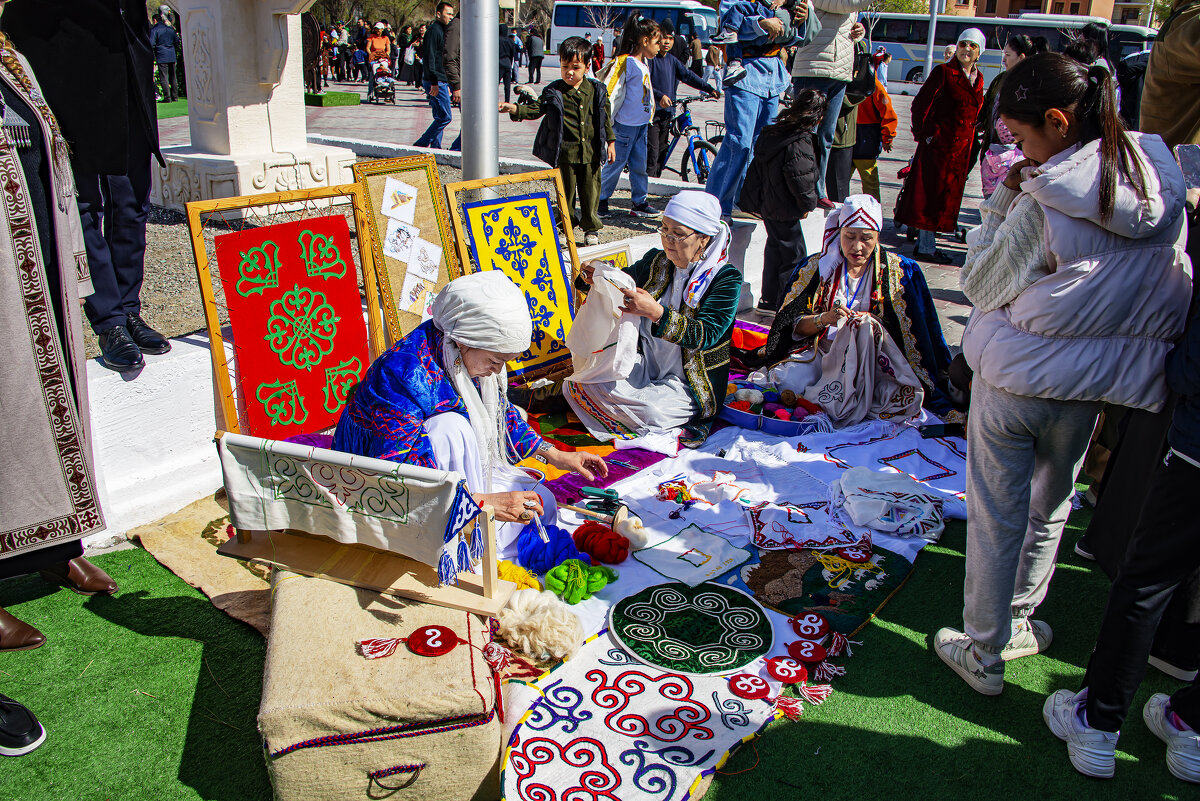 Рукодельницы - Анатолий Чикчирный