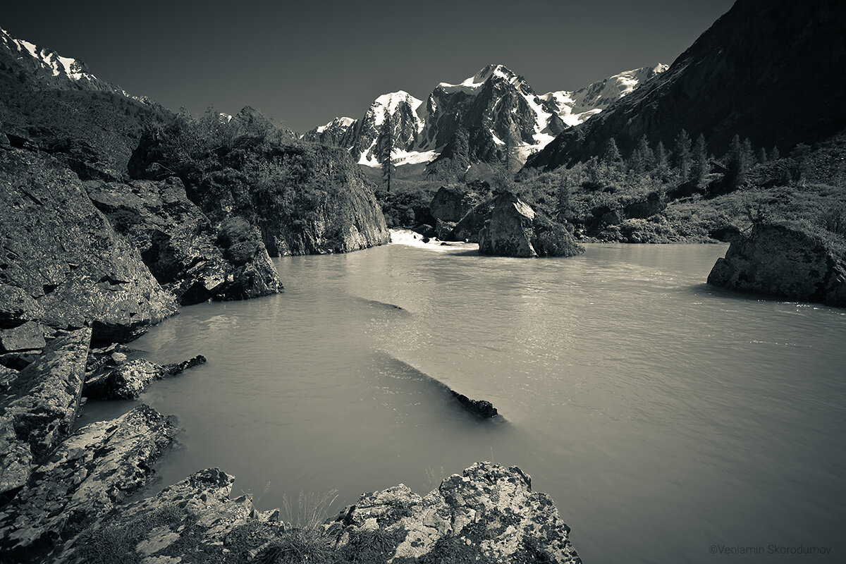 Гладь горного озера - Вениамин Скородумов Гладь горного озера - Вениамин Скородумов