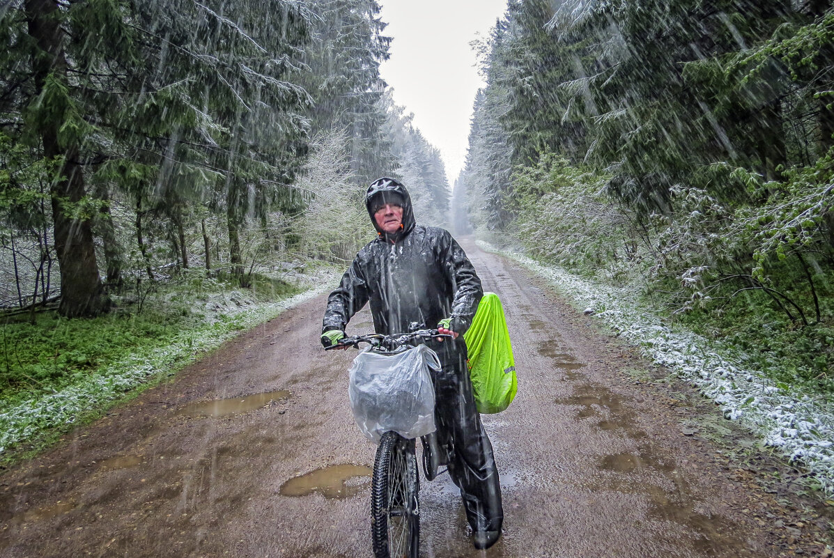 Это май - Сергей Цветков Это май - Сергей Цветков