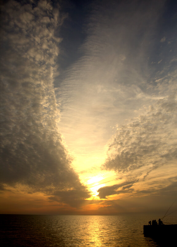 Рыбаки на закате - Валерий Рыбаки на закате - Валерий