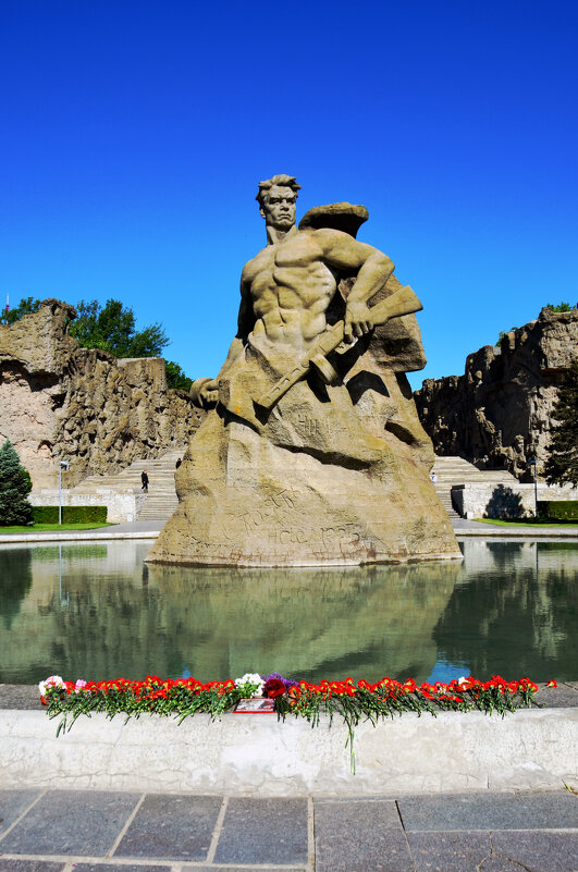 Мой Волгоград. Скульптура "Стоять Насмерть". - Сергей М Мой Волгоград. Скульптура "Стоять Насмерть". - Сергей М