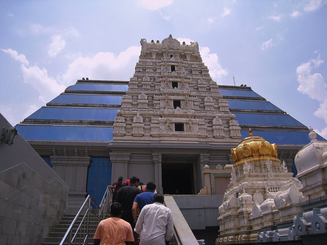 Индуистский храм Шри Радха-Кришна-Чандра Мандир в Бангалоре. - unix (Илья Утропов)