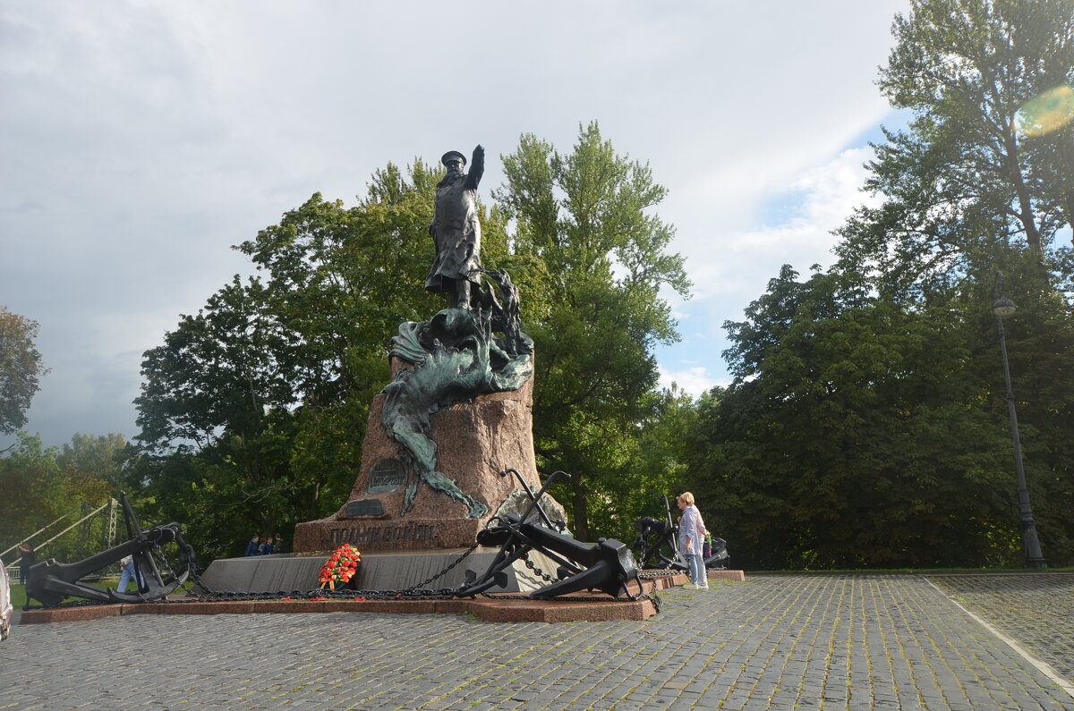 Памятник адмиралу Макарову в Кронштадте - Галина R... Памятник адмиралу Макарову в Кронштадте - Галина R...