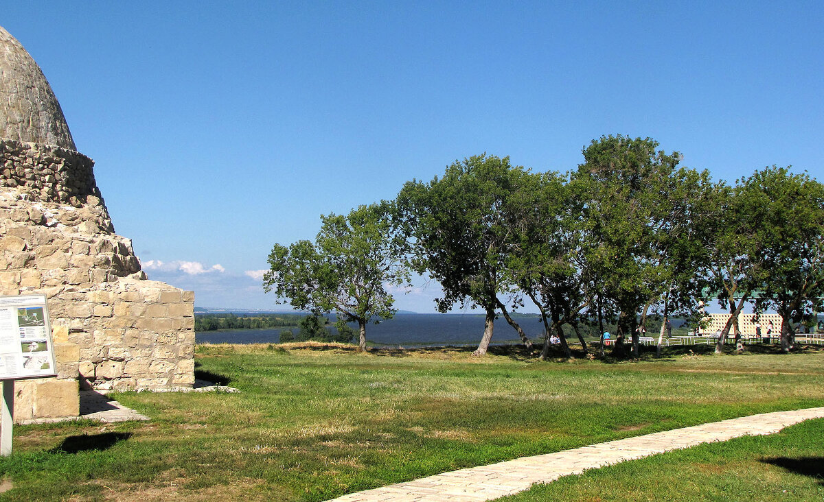 Вид на Волгу - Александр Ильчевский 