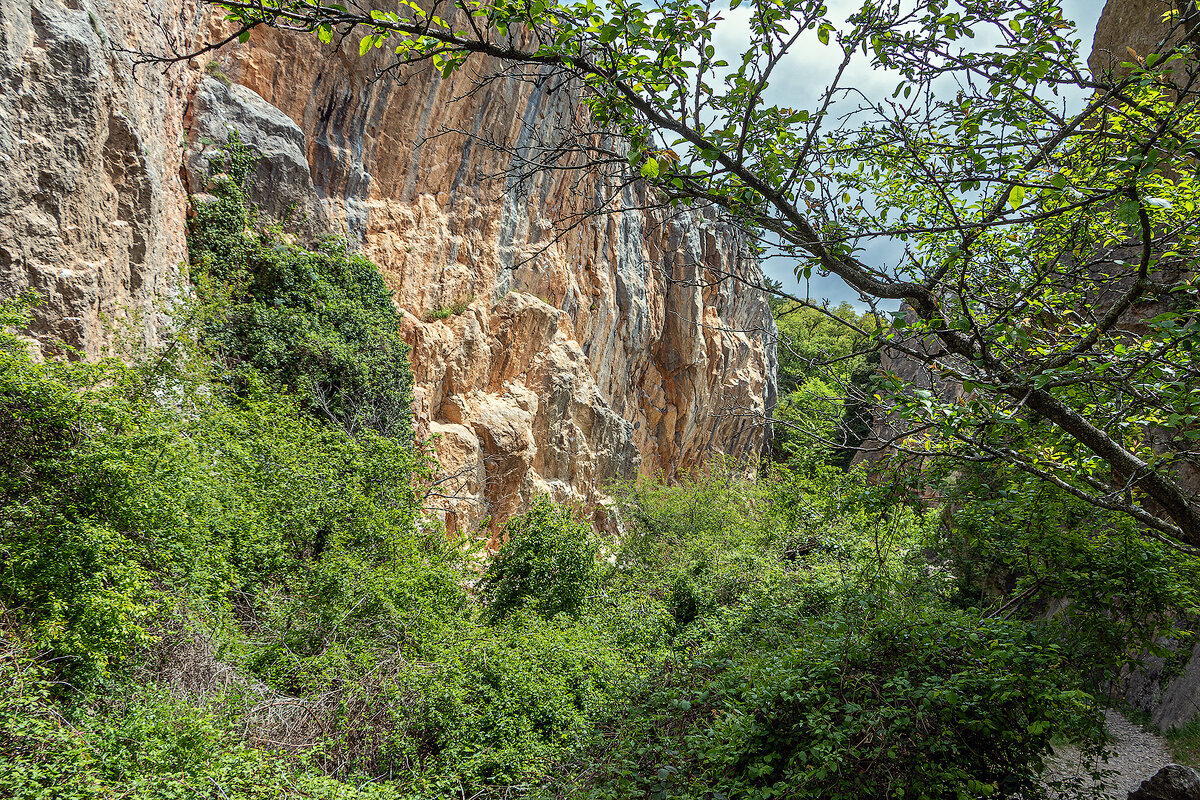 Сложный проход в горах - Юрий Яловенко Сложный проход в горах - Юрий Яловенко
