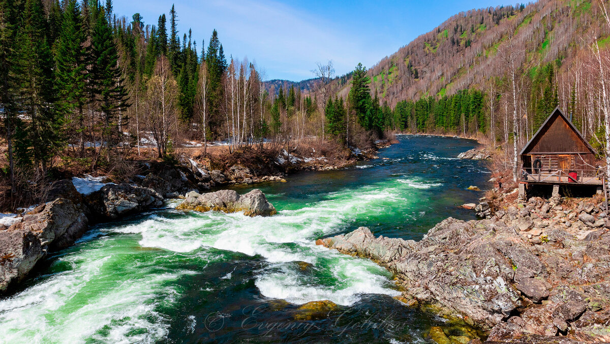 Приют на берегу р.Казыр. - Евгений Голубев