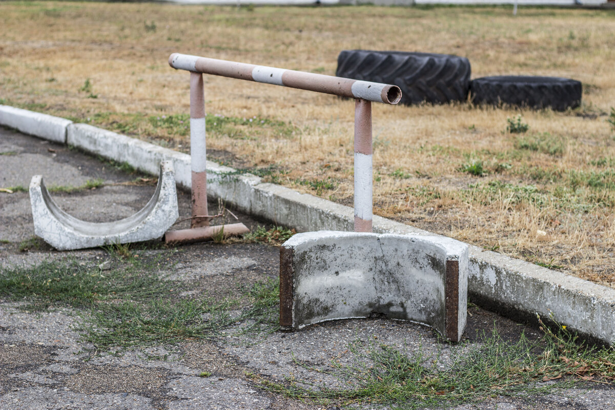 Натюрморт из железо-бетонных & резиновых изделий - Коля Лукашов Натюрморт из железо-бетонных & резиновых изделий - Коля Лукашов