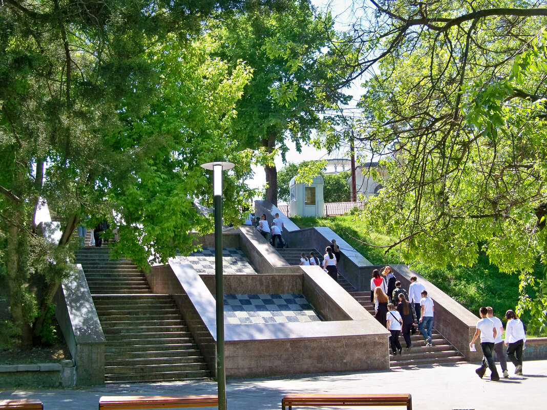 Вверх по лестнице - Валентин Семчишин Вверх по лестнице - Валентин Семчишин