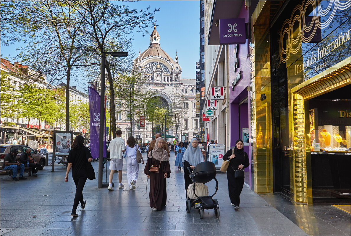 На улицах Антверпена - Валерий Готлиб На улицах Антверпена - Валерий Готлиб