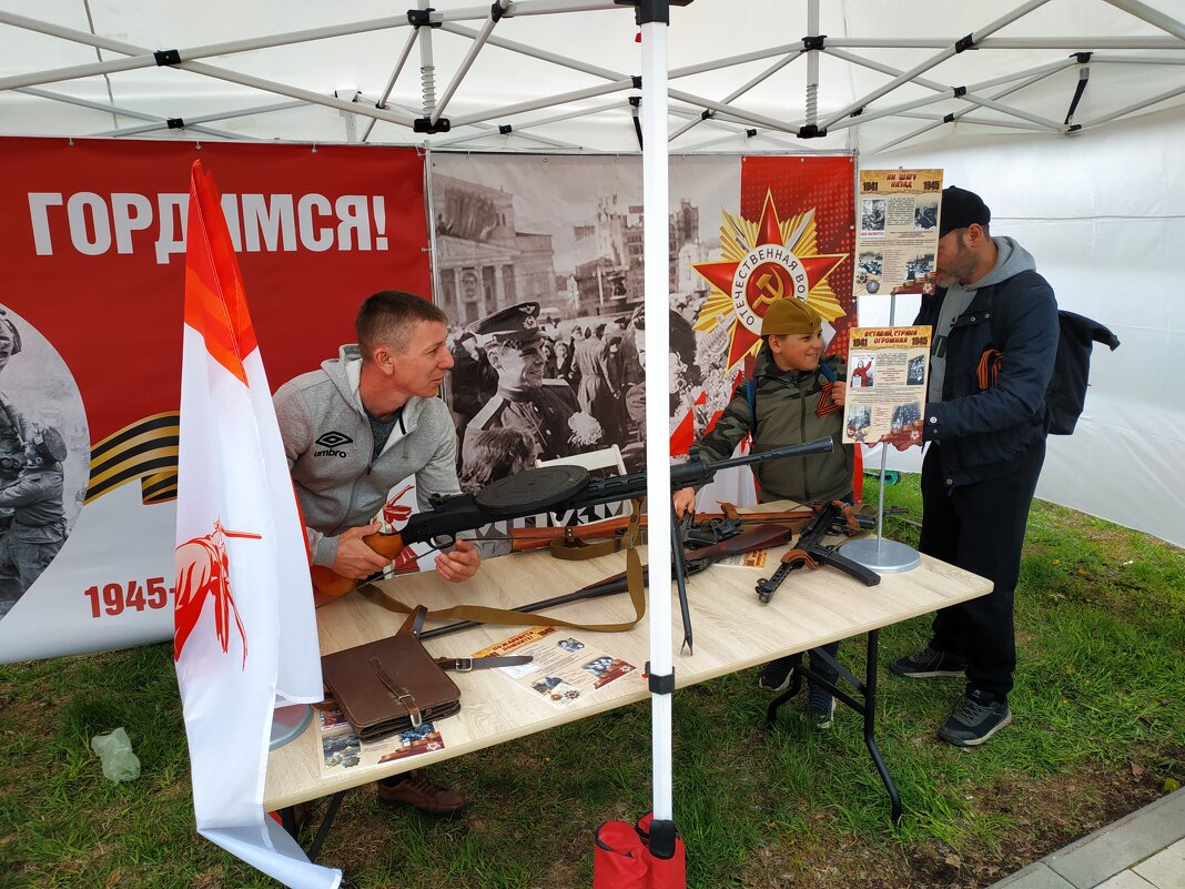 Как москвичи встретили День Победы - Андрей Лукьянов Как москвичи встретили День Победы - Андрей Лукьянов