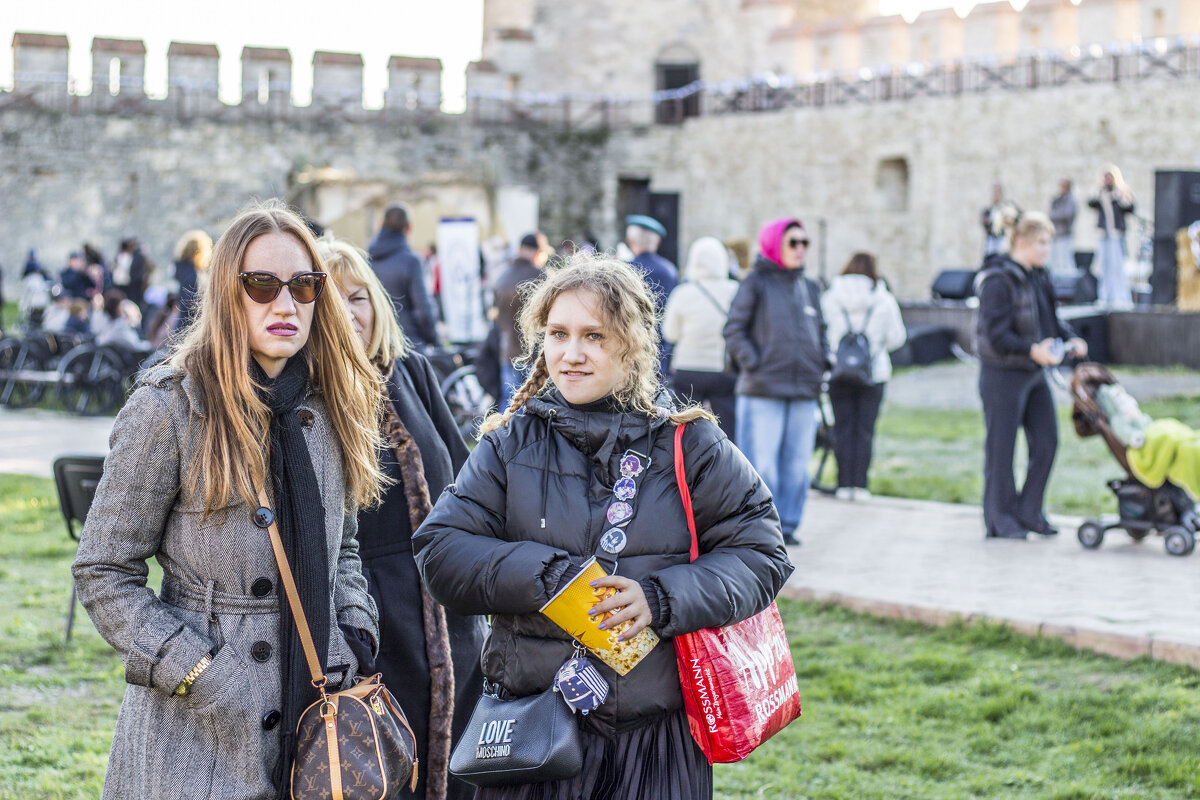 Портрет крайне подозрительных Бабъ - Коля Лукашов Портрет крайне подозрительных Бабъ - Коля Лукашов