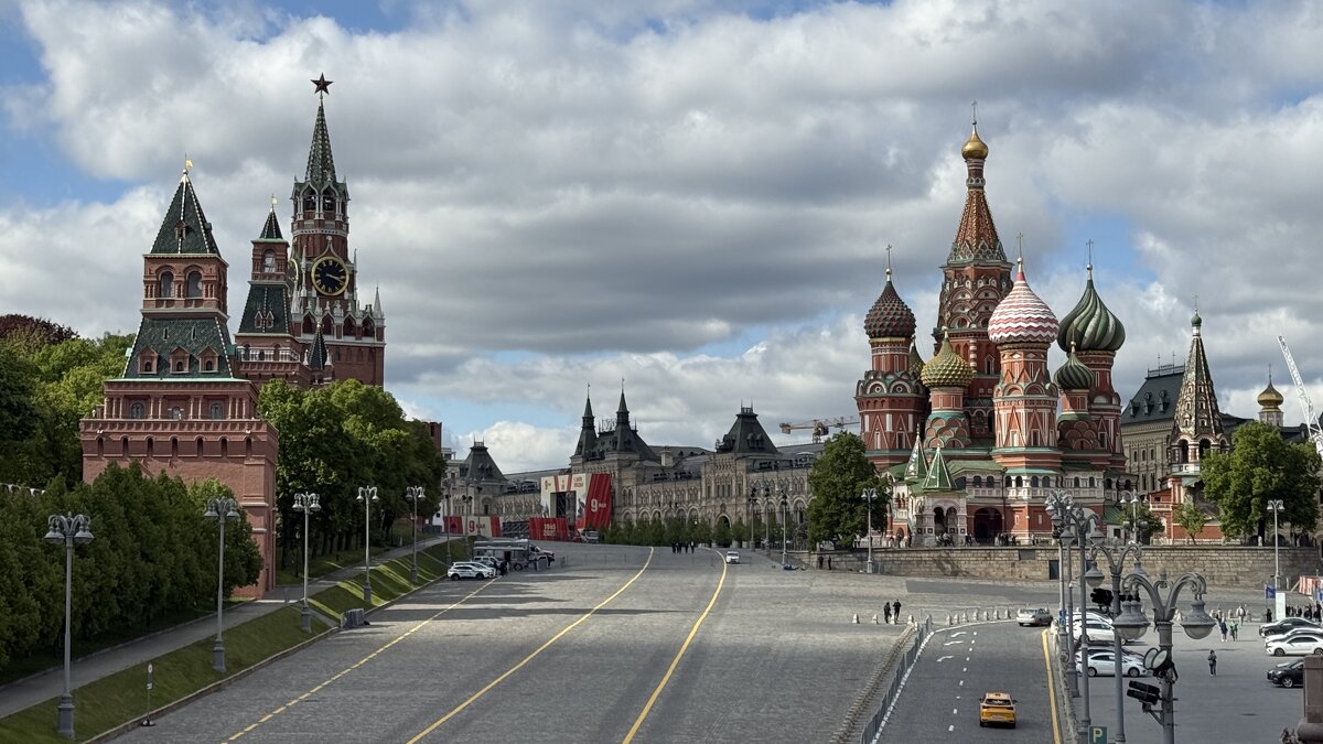 Спасская башня и храм Василия Блаженного - <<< Наташа >>> Спасская башня и храм Василия Блаженного - <<< Наташа >>>
